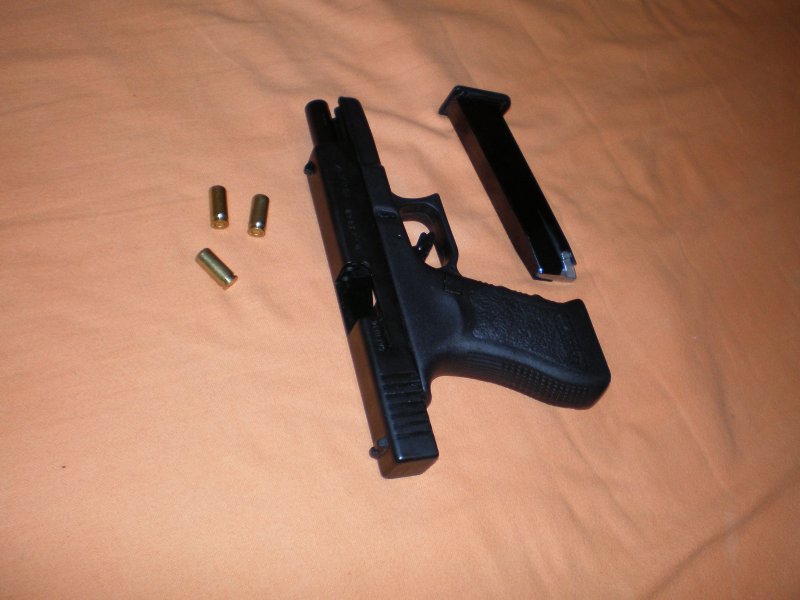 Glock 17 9mm plyn (2)